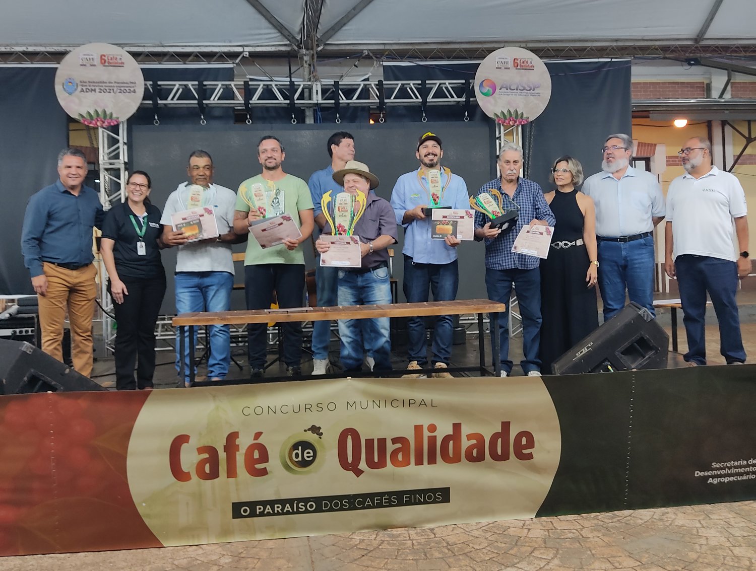 FESTIVAL DO CAFÉ E CONCURSO DE QUALIDADE PREMIAM CAFEICULTORES