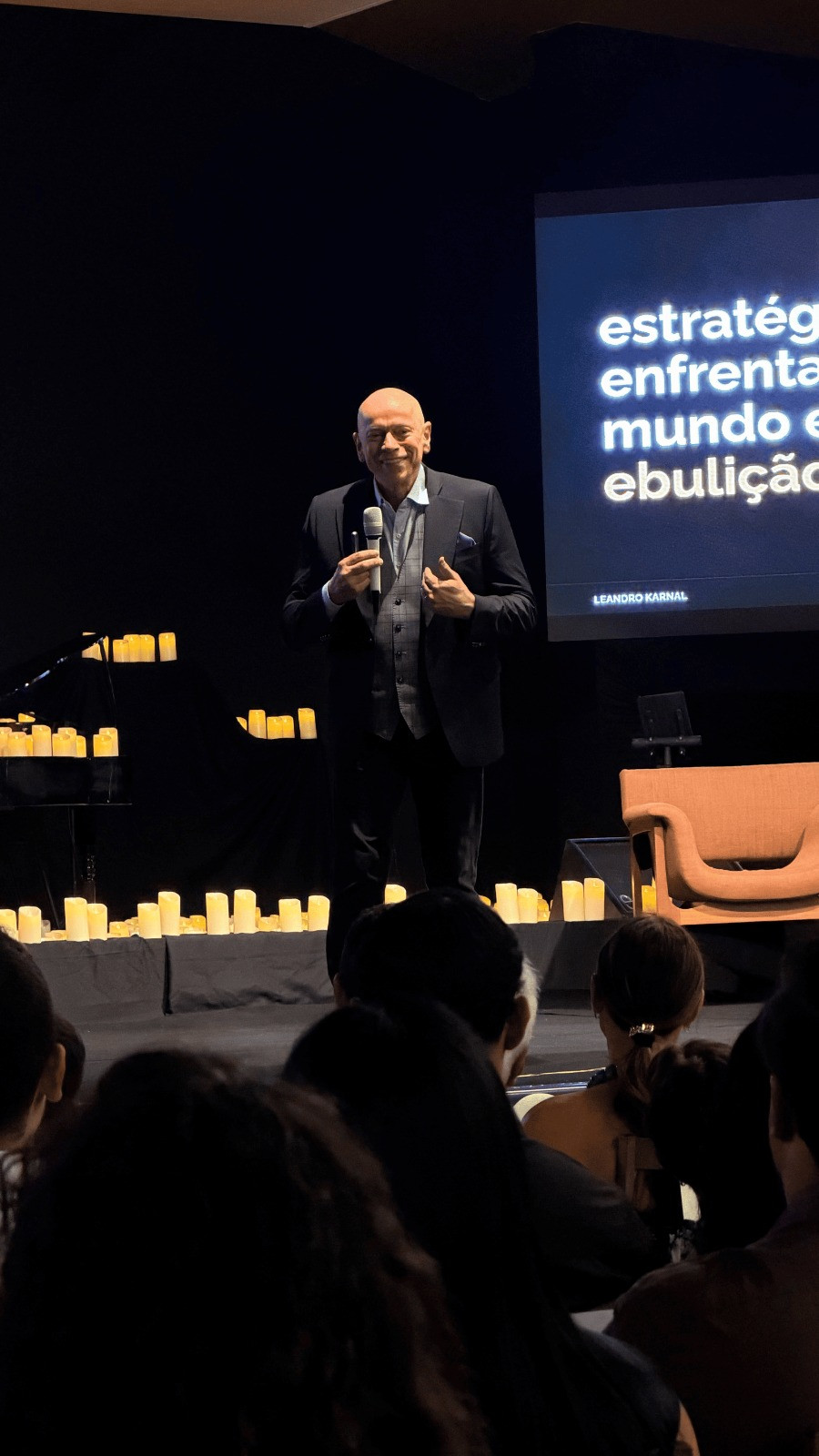 Ouro Verde Tênis Clube fica lotado na abertura do 1º FLISSP com Leandro Karnal
